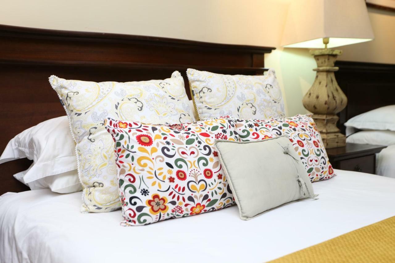 Shangri-La Manor (Adults Only) Hoekwil Екстериор снимка